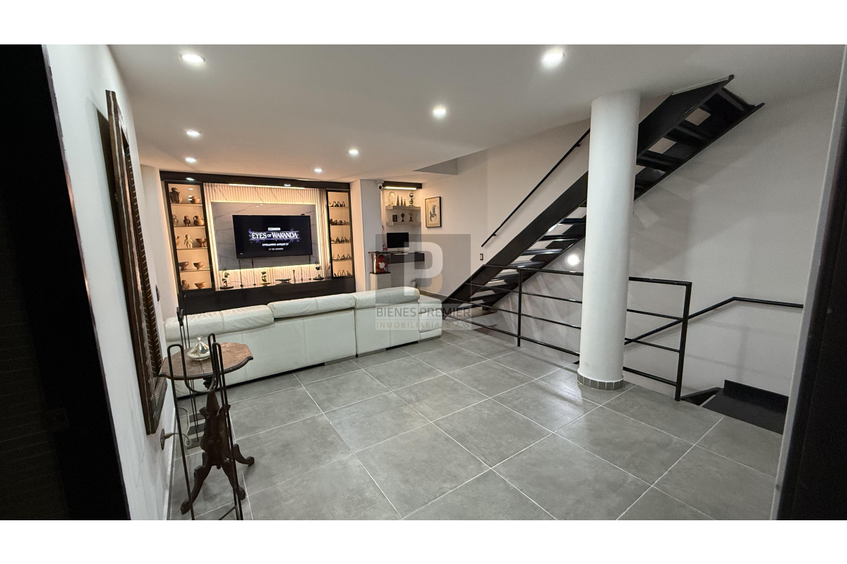 Casa en Condominio en Venta en Ciudad Jardín Cali 248 m² | Remodelada | 4 alcobas | Jacuzzi y piscina