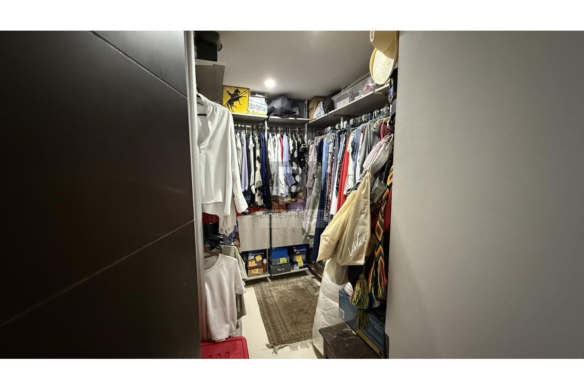 Casa en Condominio en Venta en Ciudad Jardín Cali 248 m² | Remodelada | 4 alcobas | Jacuzzi y piscina