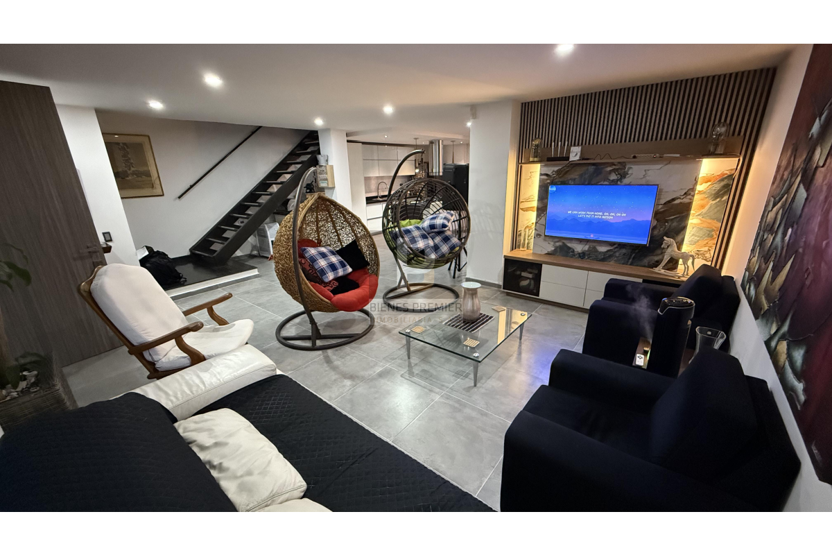 Casa en Condominio en Venta en Ciudad Jardín Cali 248 m² | Remodelada | 4 alcobas | Jacuzzi y piscina