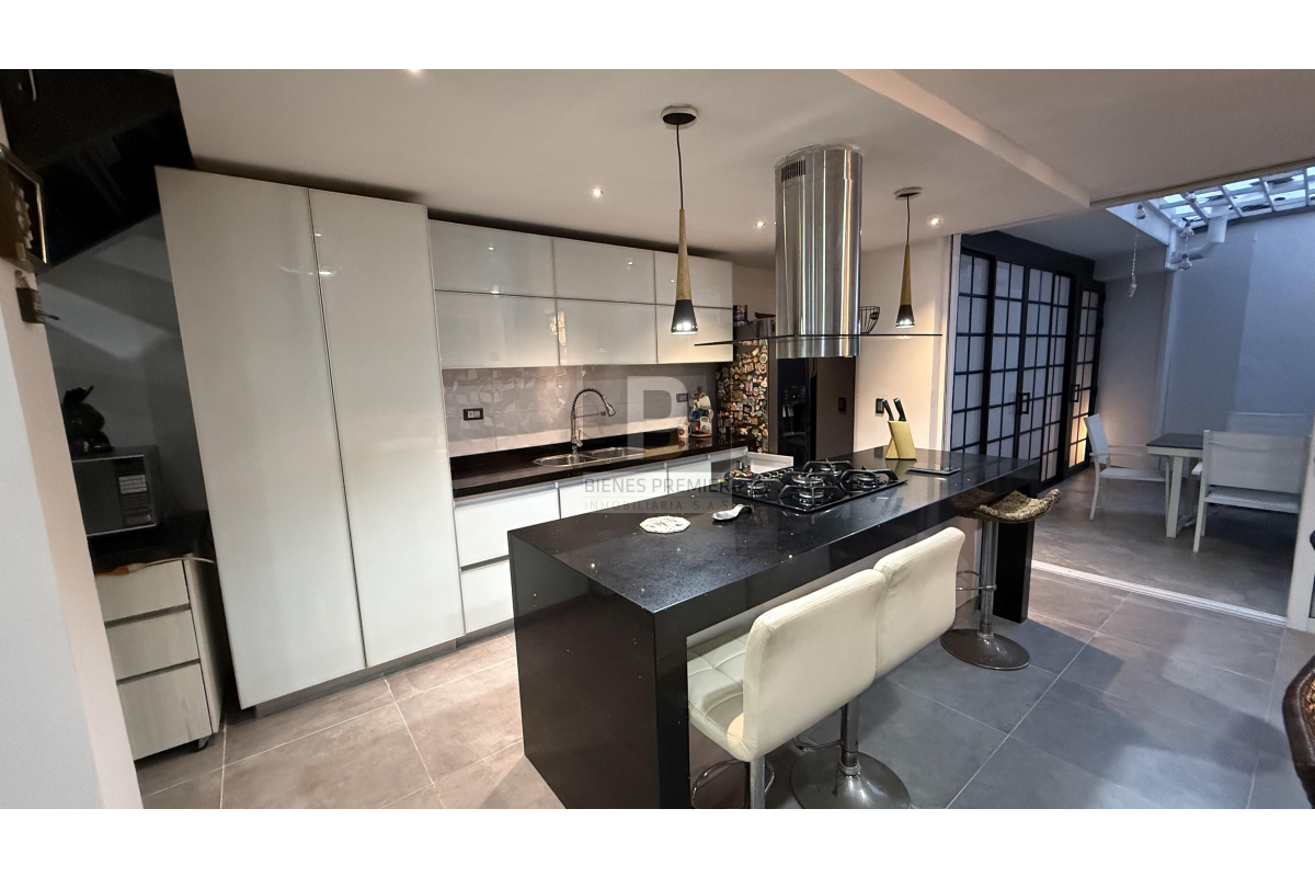 Casa en Condominio en Venta en Ciudad Jardín Cali 248 m² | Remodelada | 4 alcobas | Jacuzzi y piscina