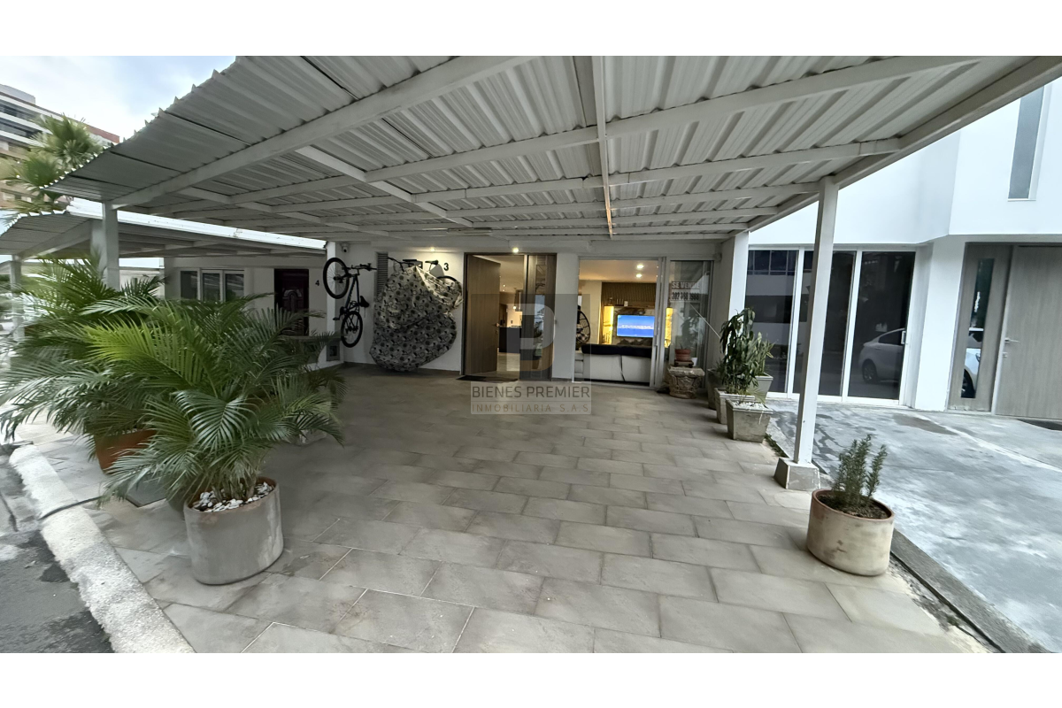 Casa en Condominio en Venta en Ciudad Jardín Cali 248 m² | Remodelada | 4 alcobas | Jacuzzi y piscina