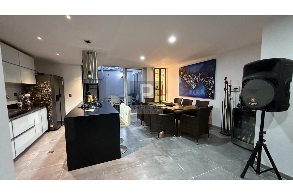 Casa en Condominio en Venta en Ciudad Jardín Cali 248 m² | Remodelada | 4 alcobas | Jacuzzi y piscina