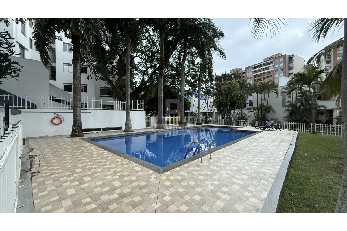 Casa en Condominio en Venta en Ciudad Jardín Cali 248 m² | Remodelada | 4 alcobas | Jacuzzi y piscina