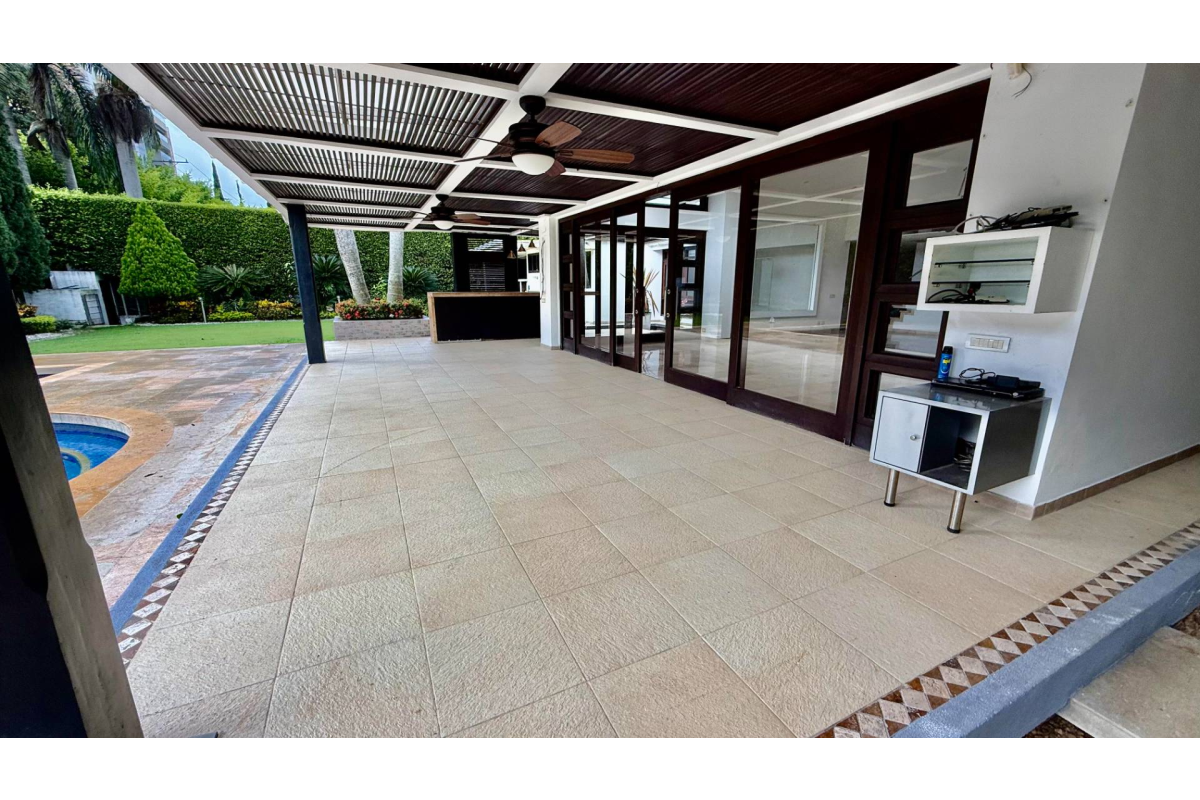 Casa en Venta en Pance Cali 1000 m² lote 430 m² construidos | Piscina y turco | 4 habitaciones | Lujo