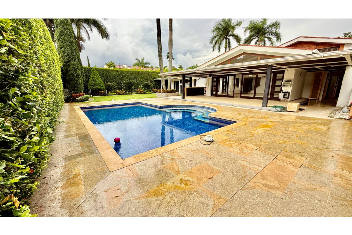 Casa en Venta en Pance Cali 1000 m² lote 430 m² construidos | Piscina y turco | 4 habitaciones | Lujo