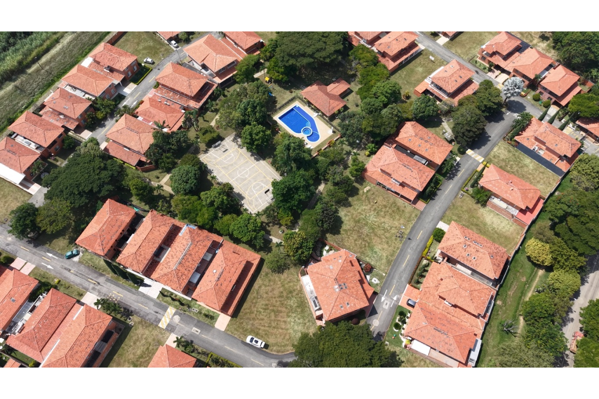 Lote en Venta en Hacienda El Castillo Jamundí 412 m² | Esquinero en condominio | Zona campestre