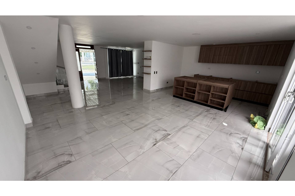 Casa en condominio en venta en Ciudad Jardín Cali 240 m² | Remodelada | 5 alcobas 5 baños | Piscina