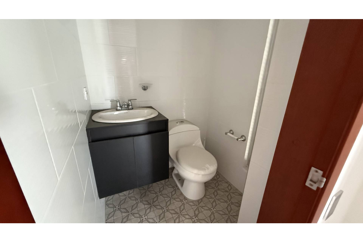 Casa en condominio en venta en Ciudad Jardín Cali 240 m² | Remodelada | 5 alcobas 5 baños | Piscina