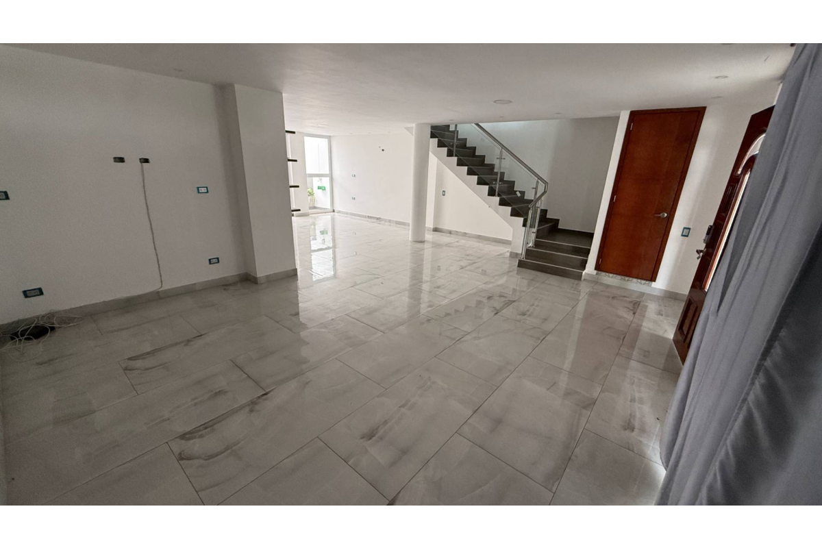Casa en condominio en venta en Ciudad Jardín Cali 240 m² | Remodelada | 5 alcobas 5 baños | Piscina