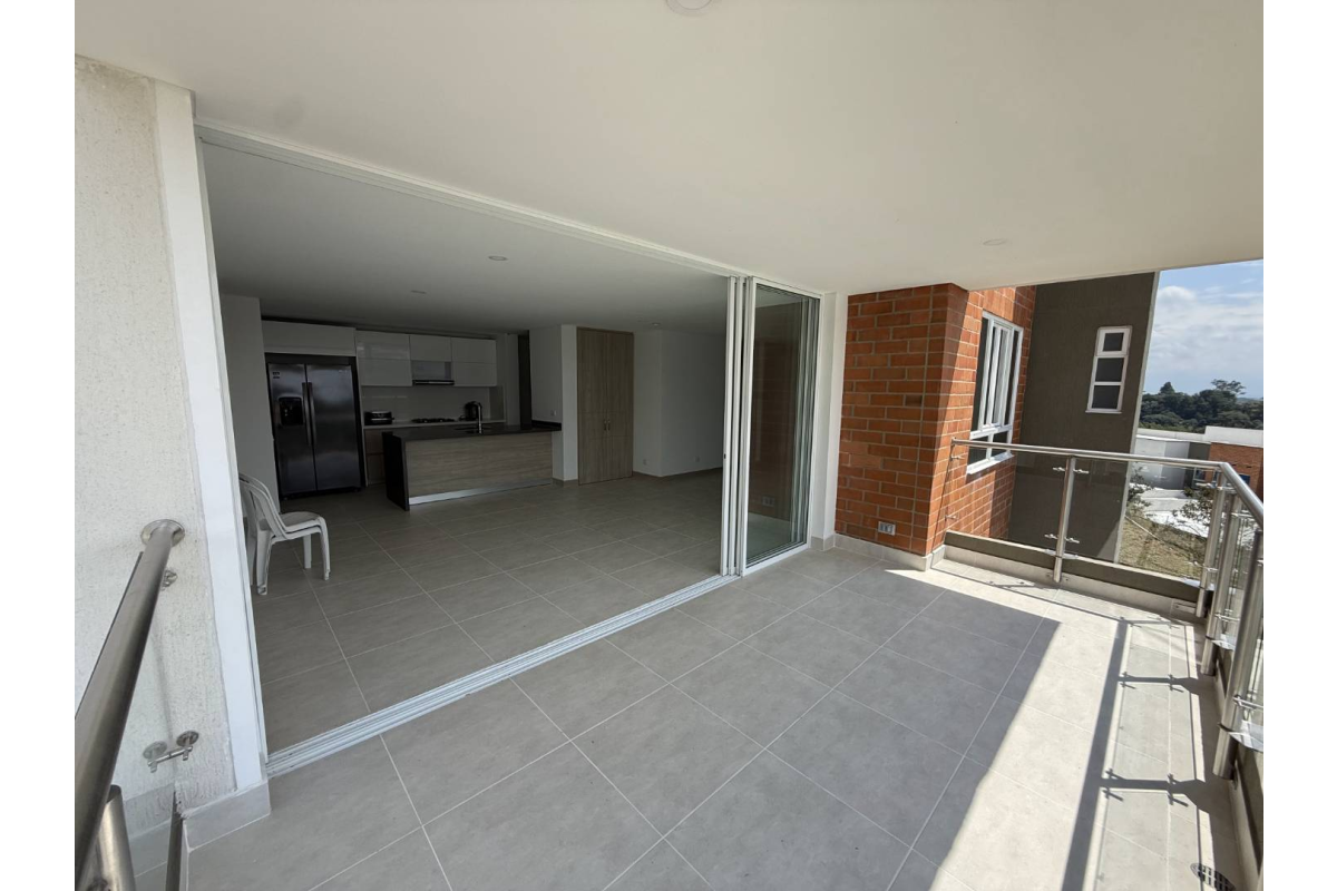 Apartamento en Arriendo en Alfaguara Jamundí 100 m² | 2 habitaciones con estudio | 2 parqueaderos | Zona campestre