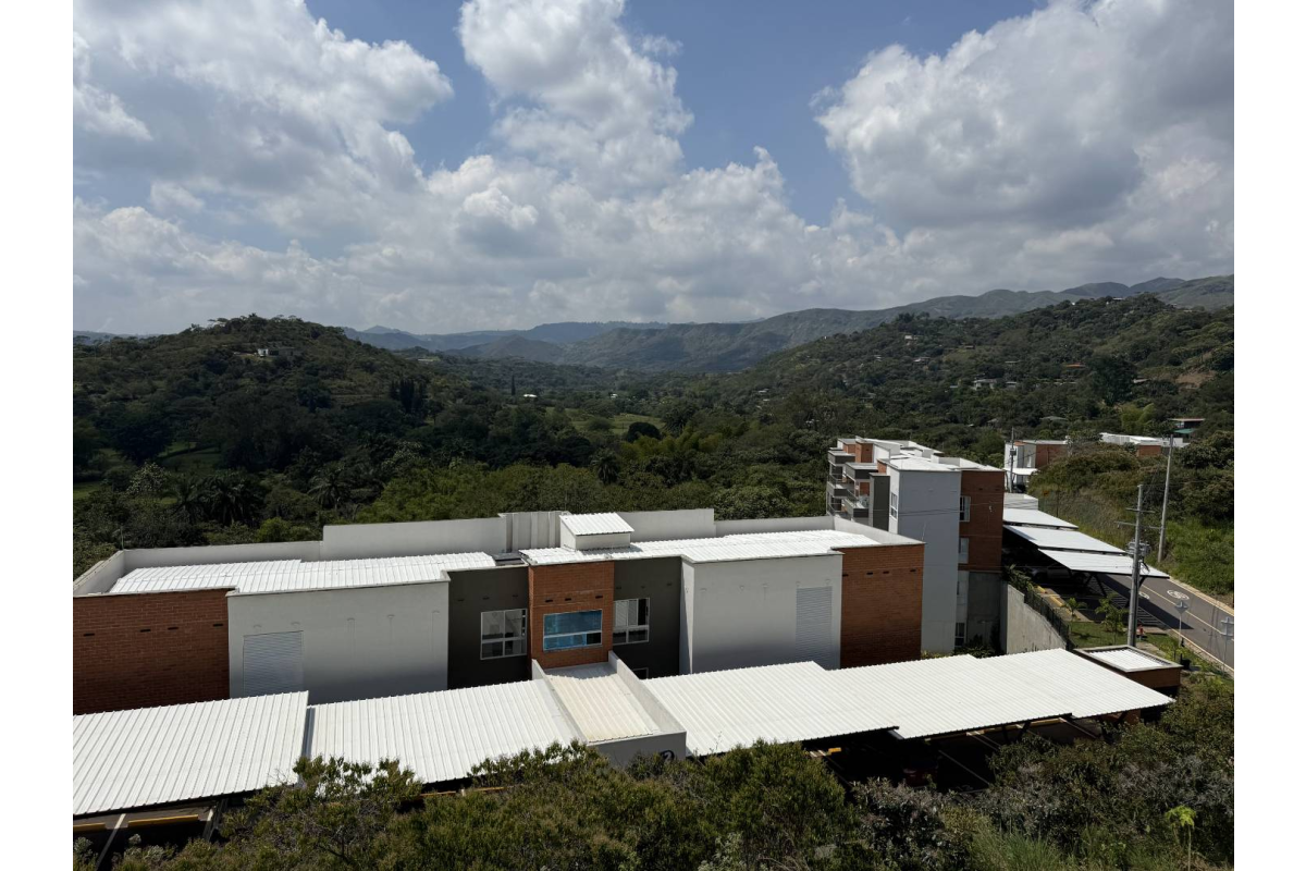 Apartamento en Arriendo en Alfaguara Jamundí 100 m² | 2 habitaciones con estudio | 2 parqueaderos | Zona campestre