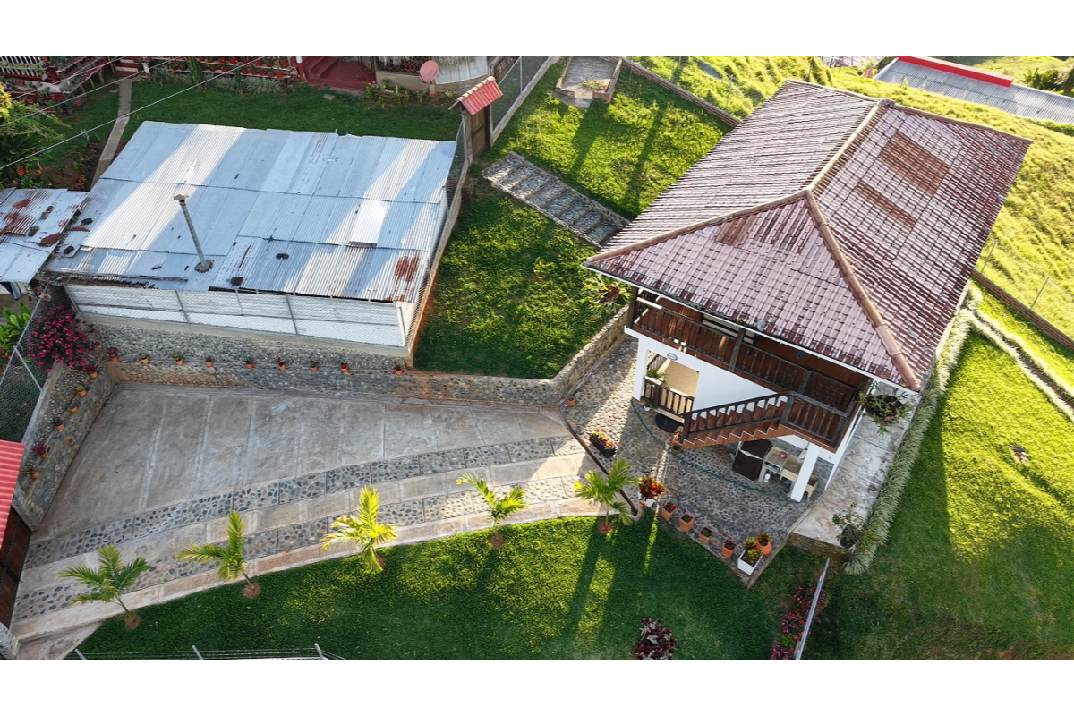 Casa Campestre en Arriendo en Lago Calima Calima Darién | Amoblada | Vista panorámica | Finca para descanso