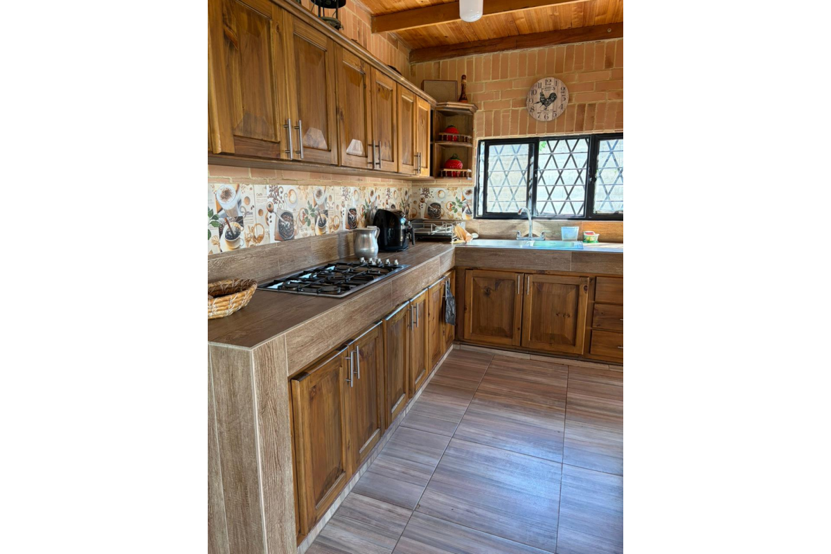 Finca en Alquiler en Lago Calima por Noche | Jacuzzi para 11 Personas | Capacidad 12 a 15 Huéspedes | Cerca al Pueblo