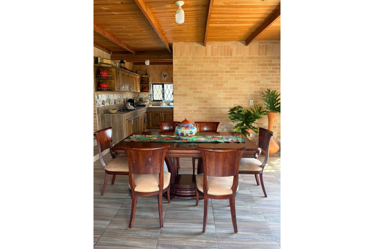 Finca en Alquiler en Lago Calima por Noche | Jacuzzi para 11 Personas | Capacidad 12 a 15 Huéspedes | Cerca al Pueblo