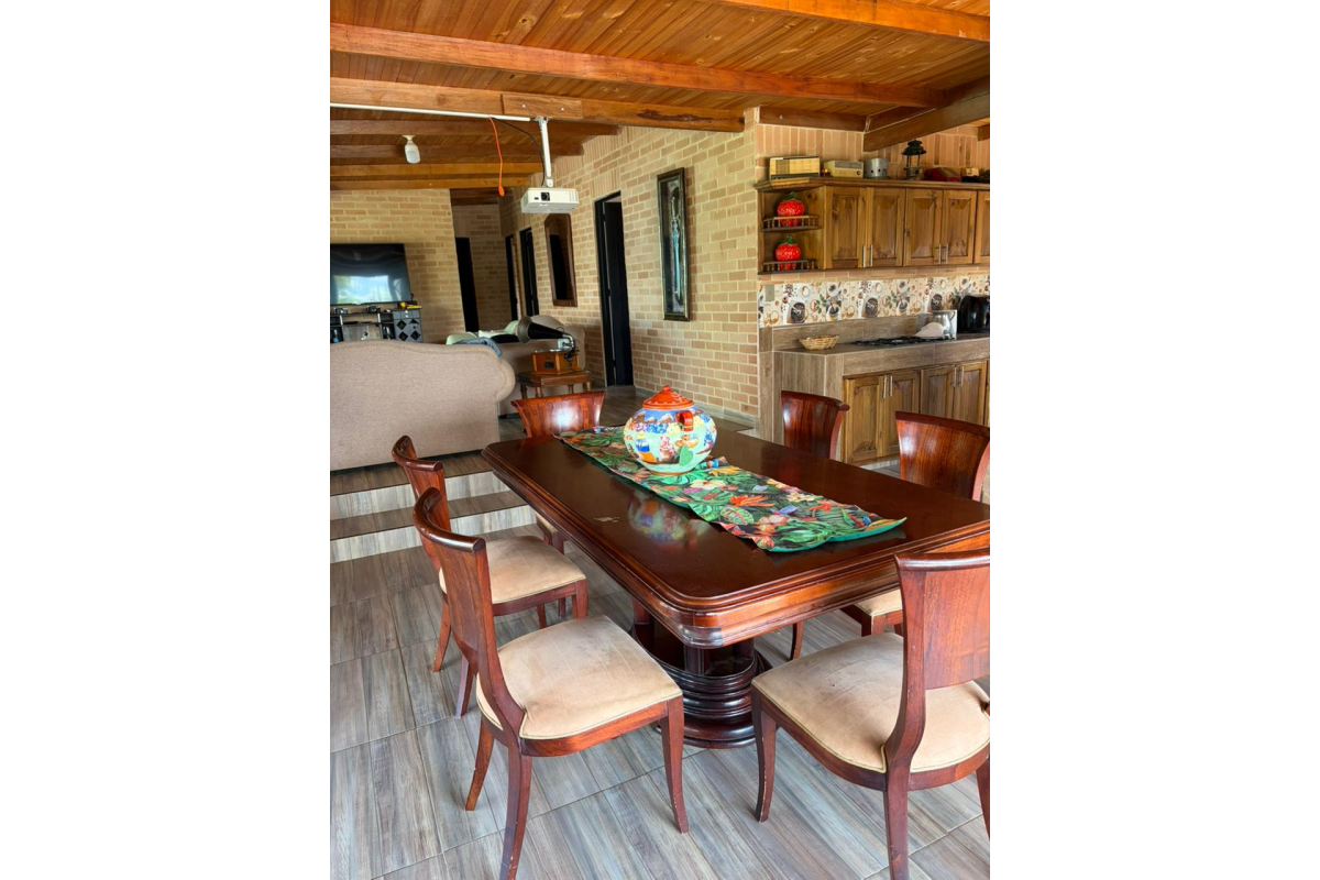 Finca en Alquiler en Lago Calima por Noche | Jacuzzi para 11 Personas | Capacidad 12 a 15 Huéspedes | Cerca al Pueblo