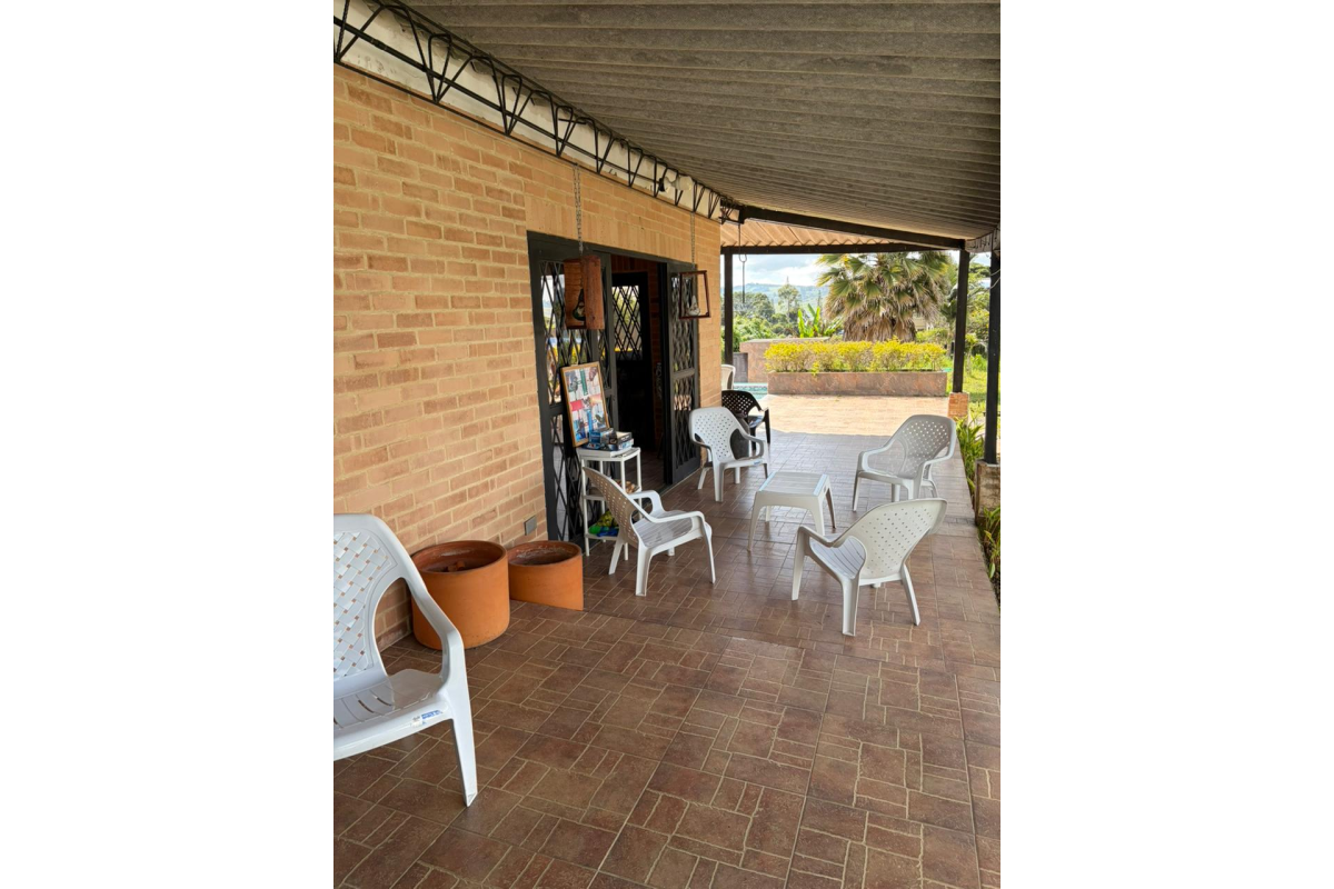 Finca en Alquiler en Lago Calima por Noche | Jacuzzi para 11 Personas | Capacidad 12 a 15 Huéspedes | Cerca al Pueblo