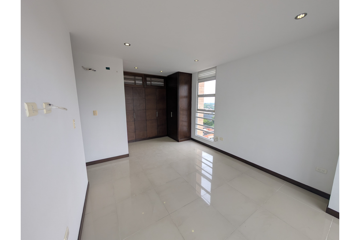 Apartamento en Venta en Quintas de Don Simón Cali 110 m² | 3 Habitaciones | Piso 11 | 2 Parqueaderos | Conjunto con Piscina
