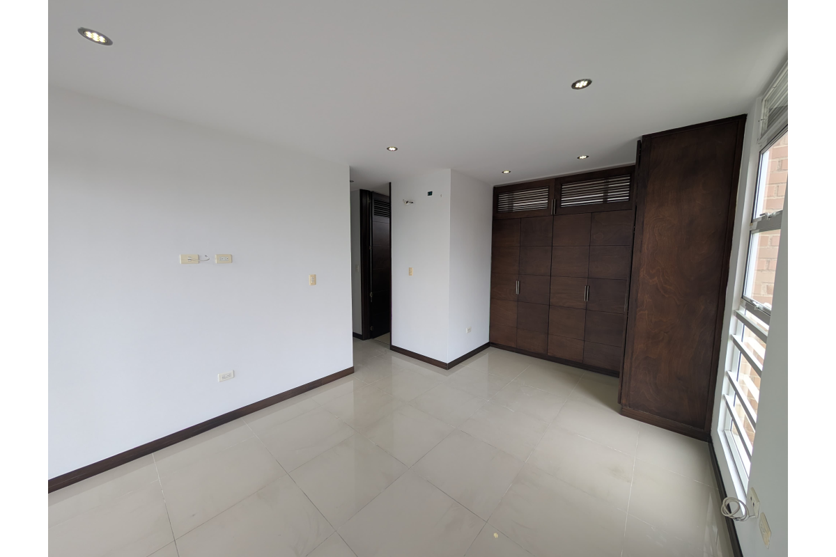 Apartamento en Venta en Quintas de Don Simón Cali 110 m² | 3 Habitaciones | Piso 11 | 2 Parqueaderos | Conjunto con Piscina