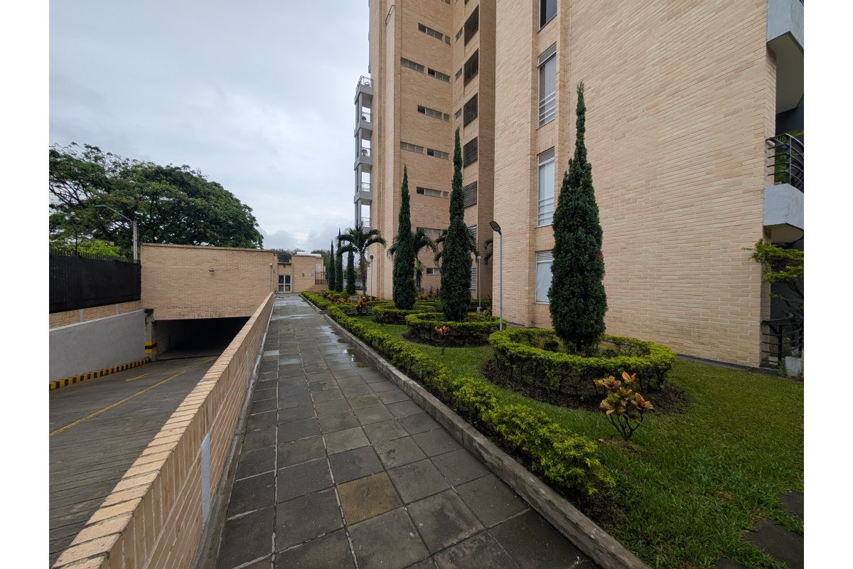 Apartamento en Venta en Quintas de Don Simón Cali 110 m² | 3 Habitaciones | Piso 11 | 2 Parqueaderos | Conjunto con Piscina