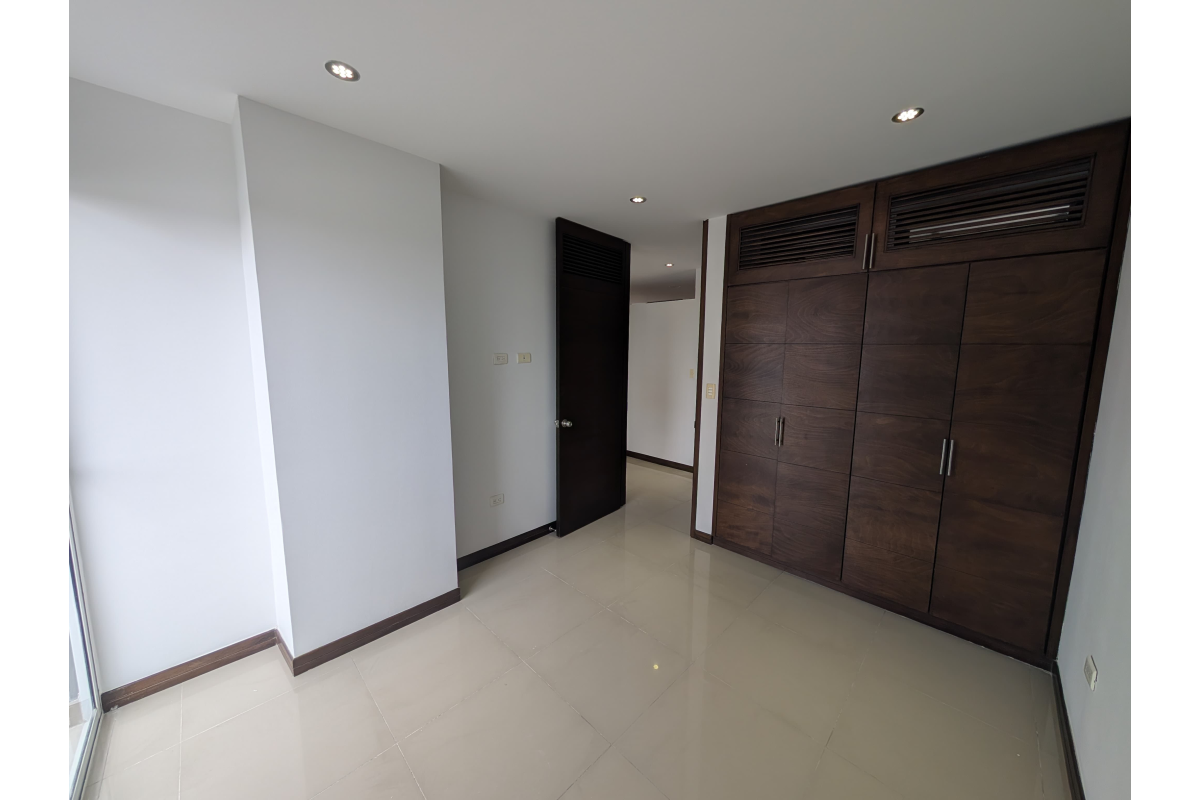 Apartamento en Venta en Quintas de Don Simón Cali 110 m² | 3 Habitaciones | Piso 11 | 2 Parqueaderos | Conjunto con Piscina