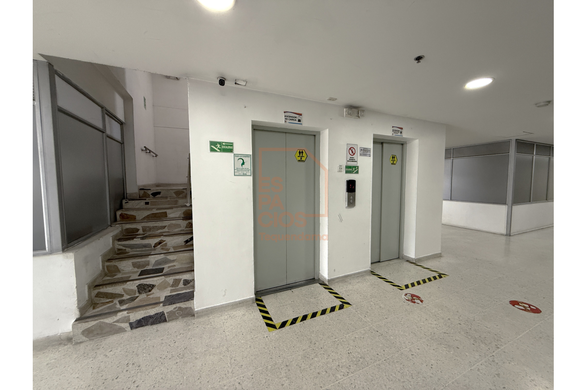 Locales en Arriendo, Ricaurte Bogotá - LOAR321