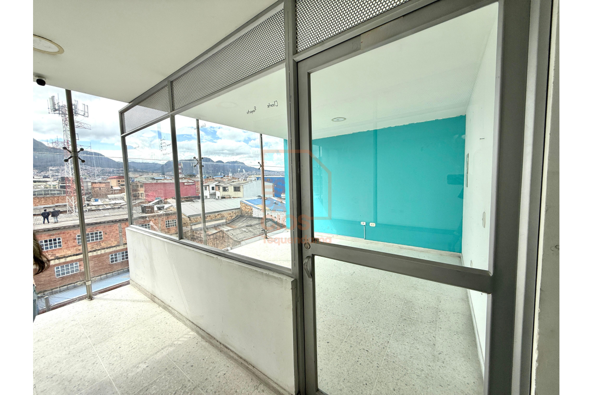 Local en Arriendo, Ricaurte Bogotá - LOAR342